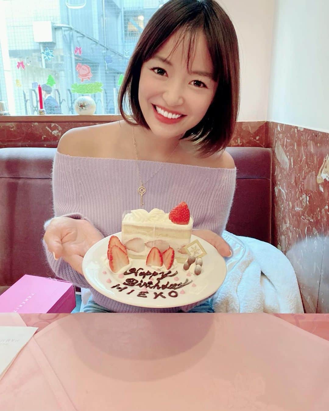 紺谷みえこさんのインスタグラム写真 - (紺谷みえこInstagram)「11/30で38歳になりました💜 これからも感謝を忘れず、たくさんの愛を胸に、 がんばりまーす！！！ ・  #サプライズ #誕生日会 #ありがとう #happy #birthday #instalike #party #model #thankyou」12月6日 0時24分 - mieko113081