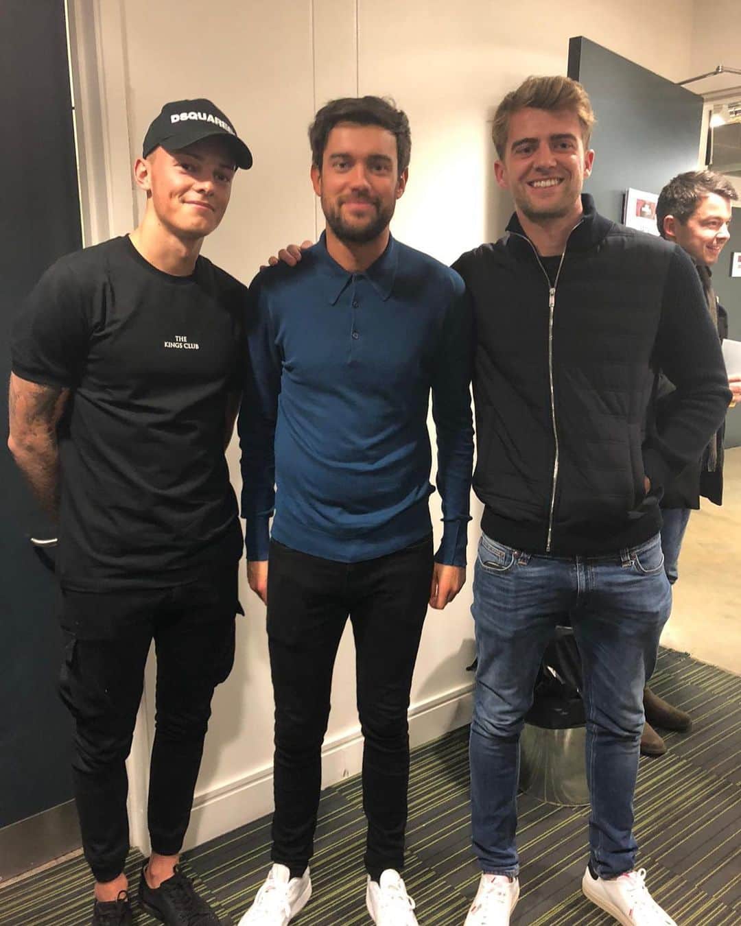 パトリック・バンフォードのインスタグラム：「Had a great night meeting @fatherwhitehall son last night 🙌🏽 great show🤙🏼」