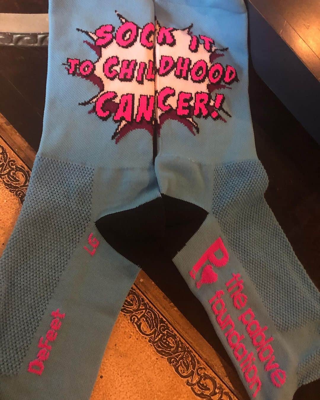 デヴィッド・アークエットさんのインスタグラム写真 - (デヴィッド・アークエットInstagram)「Help the wonderful people at @pablovefoundation #sockit to childhood cancer. With every $50 donation you will receive a pair of these colorful socks. Spread the word pablove.org/sockit」12月6日 0時31分 - davidarquette