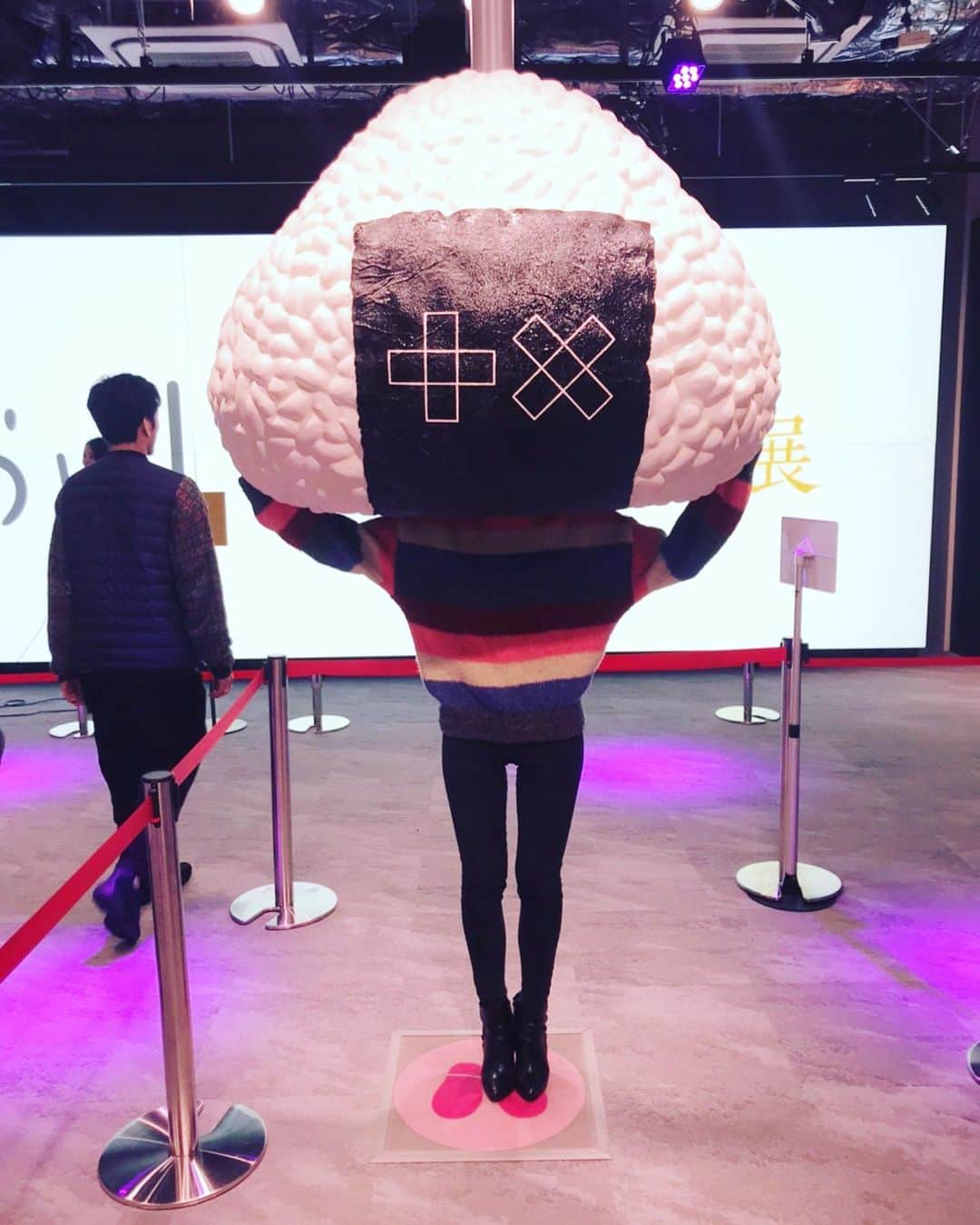 相川友希のインスタグラム：「渋谷がすごく進化してた！！ #久々の渋谷 #渋谷 #shibuya #ビル #夜景 #夕景 #景色 #クリスマス #年末 #冬 #肉 #おにぎり #乾杯 #渋谷ストリーム #東急 #食 #TOKIO  高いビルが沢山出来てて知ってる渋谷じゃなくなってた！！ 次回はもんじゃ行きたい♡」