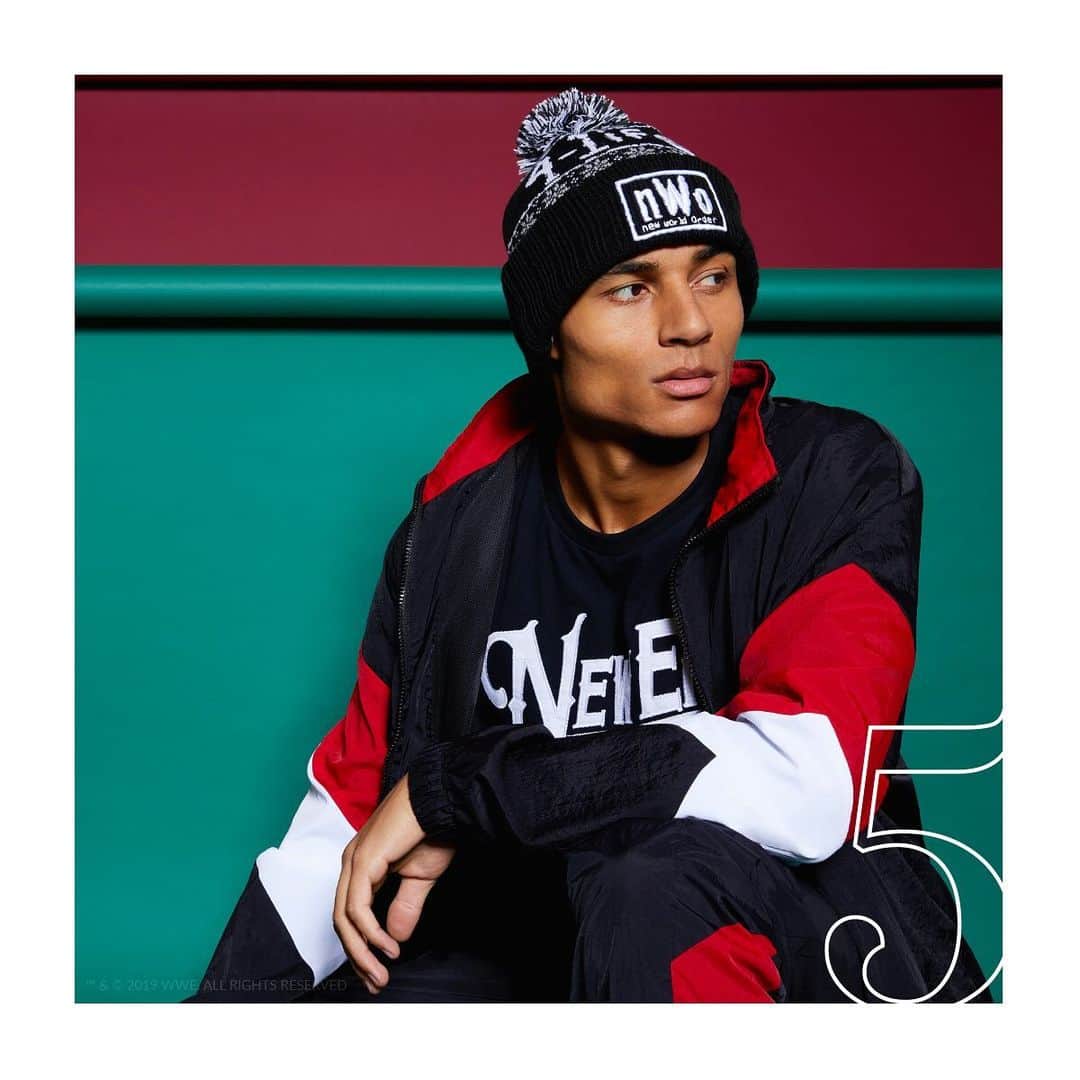 ニューエラ・キャップのインスタグラム：「The perfect @wwe accessory for winter. Shop the WWE Legends Knit collection at neweracap.com. • Day 5 of 25 Days of Gifting」