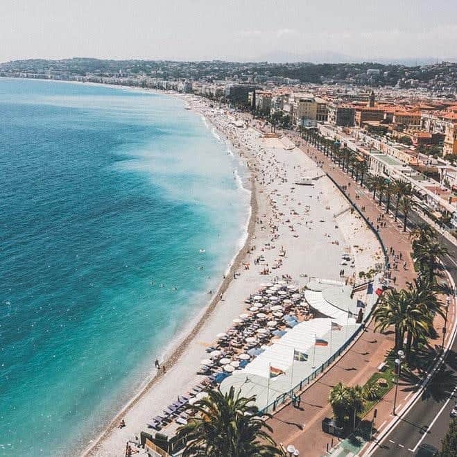 エールフランスのインスタグラム：「Postcard from Nice, waiting for the sun. Carte postale de Nice, où le soleil demeure.  #AirFrance #Franceisintheair」