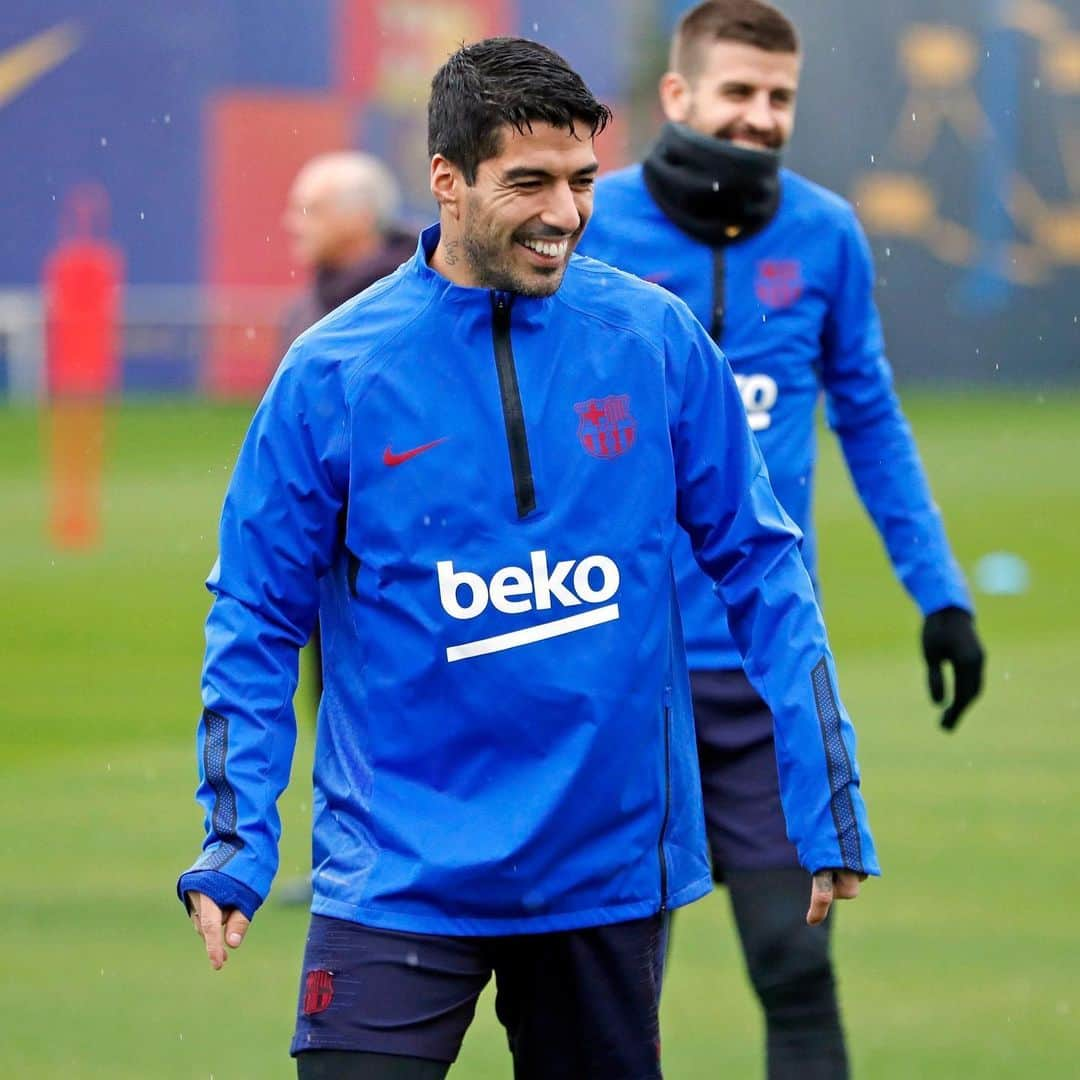 ルイス・アルベルト・スアレスさんのインスタグラム写真 - (ルイス・アルベルト・スアレスInstagram)「Entrenamiento enfocado en el partido del sábado. 🔵🔴 • • Training session focused on saturday match. 🔵🔴」12月6日 1時18分 - luissuarez9