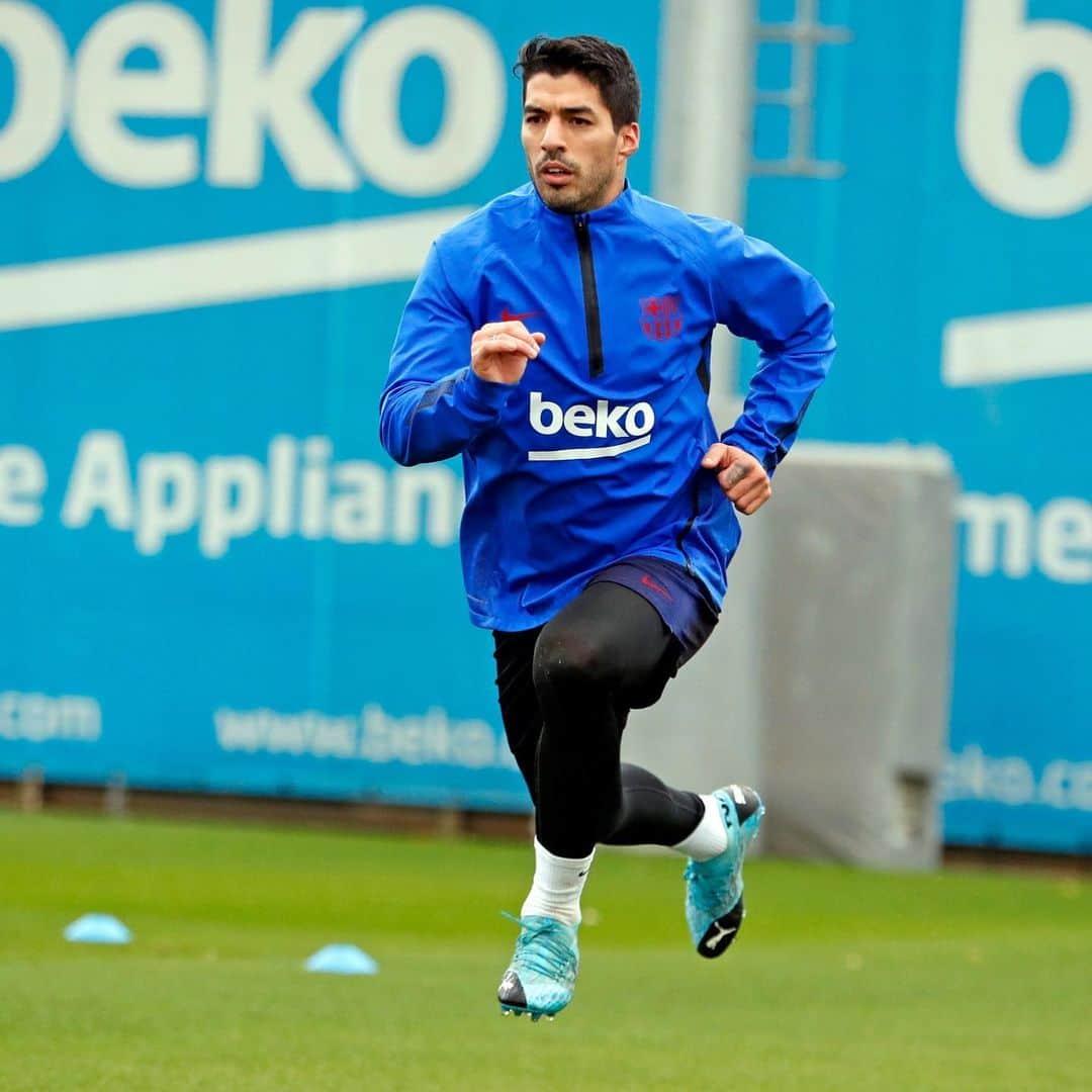 ルイス・アルベルト・スアレスさんのインスタグラム写真 - (ルイス・アルベルト・スアレスInstagram)「Entrenamiento enfocado en el partido del sábado. 🔵🔴 • • Training session focused on saturday match. 🔵🔴」12月6日 1時18分 - luissuarez9