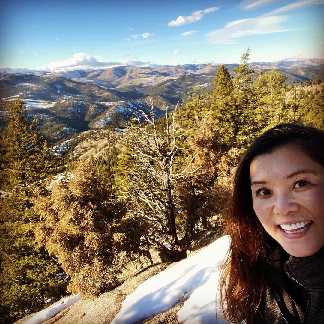 イナキョウコのインスタグラム：「On top of the world! Enjoying all that the mountains have to offer. . . . . . #mountains #nature #hiking #altitude #beautiful #gooutside #grateful」