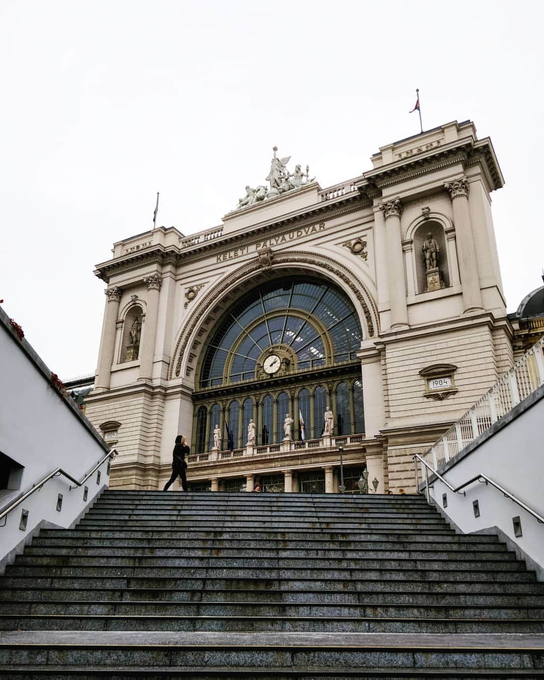 Jussiville JV Partanenのインスタグラム：「Hello Budapest! Been a while. Time for a competition trip again after a looong time, exciting times 💪 #budapest #hungary #travel #competition #icedance #athlete #training #sports」