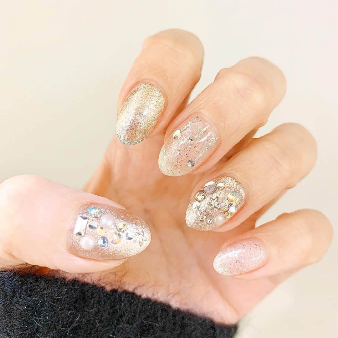 のインスタグラム：「今年最後のnail💅  #クリスマス　#クリスマスツリー　#クリスマスネイル #xmasネイル  #xmas #12月ネイル #今年最後　#nail #サロン　#大人ネイル　nail #xmastree #xmasnails #likeforlikes」