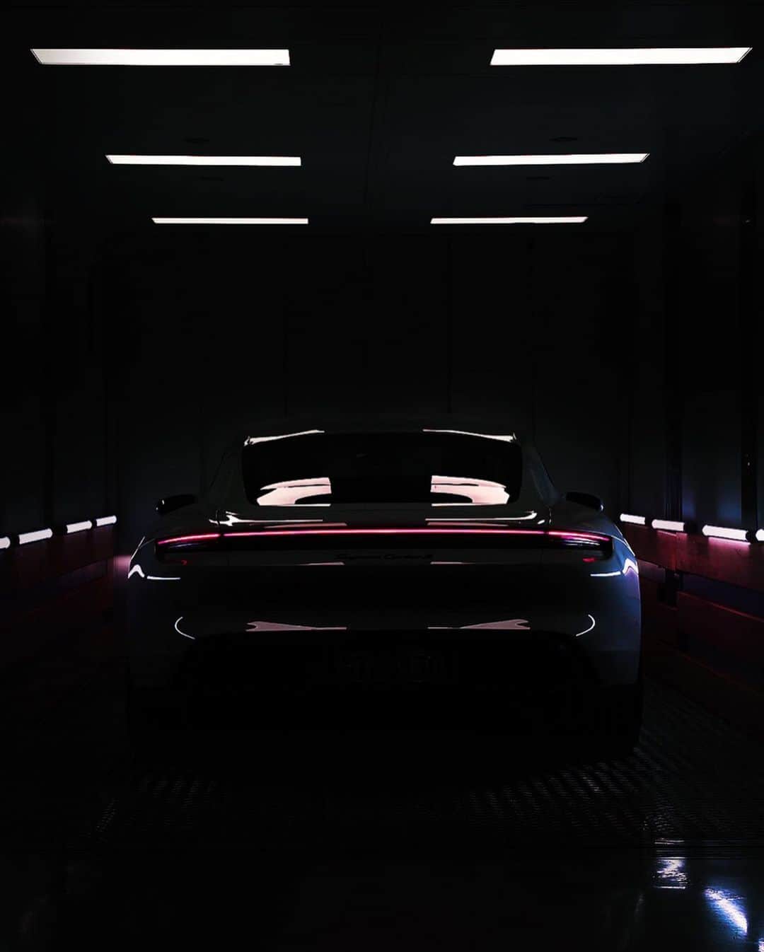 Porscheさんのインスタグラム写真 - (PorscheInstagram)「The new Porsche Taycan is not the only special guest in our latest #PorscheTop5 episode. Swipe through our gallery as electric head @alexbangula takes us behind-the-scenes in Weissach. #Porsche #Taycan _ Electricity consumption combined: 26,9 kwh/100 km; CO2 emissions combined: 0g/km」12月6日 1時33分 - porsche