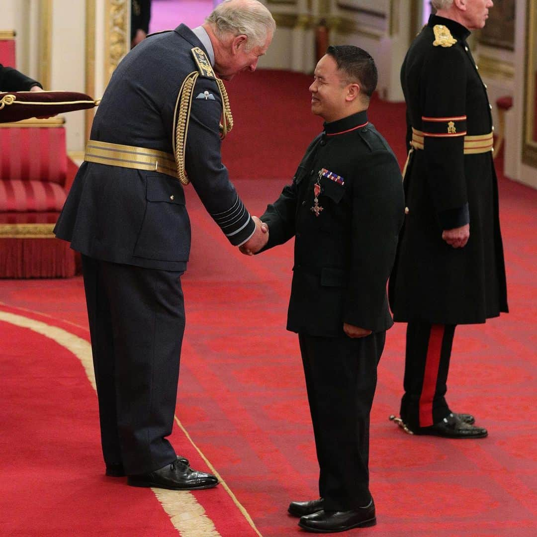 ロイヤル・ファミリーさんのインスタグラム写真 - (ロイヤル・ファミリーInstagram)「The Prince of Wales held an Investiture at Buckingham Palace today 🎖 . Corporal Netra Rana collected an MBE at today’s ceremony. Corporal Rana was seriously injured when his vehicle hit an IED south of Kandahar in January 2008.  Since recovering from his injuries, he has competed in sitting volleyball competitions and is a GB Paralympian and @weareinvictusgames medal winner. Swipe to see Corporal Rana compete in the 2012 London @paralympics.  Congratulations to all of today’s Investiture recipients, including Mitch Murray CBE who received an Award for services to music and Major Nicola Wetherill, who was awarded an MBE after she made history by planning and leading the first all-female team across the Antarctic unassisted. . 📸 Press Association」12月6日 1時35分 - theroyalfamily