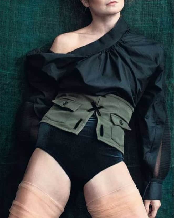 のインスタグラム：「Velours, satin et clin d'oeil militaire —— Velvet, satin and military wink  #maisonlejaby #parutionpresse #presse #velours #culotte #culottehaute #blackdahlia #lingerie #ah19」