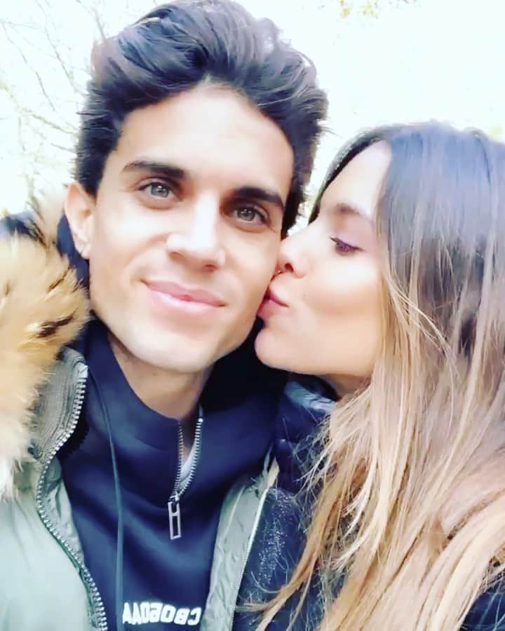 マルク・バルトラのインスタグラム：「Yo x ti, tu x mi 🧩🧸 @melissajimenezgp」
