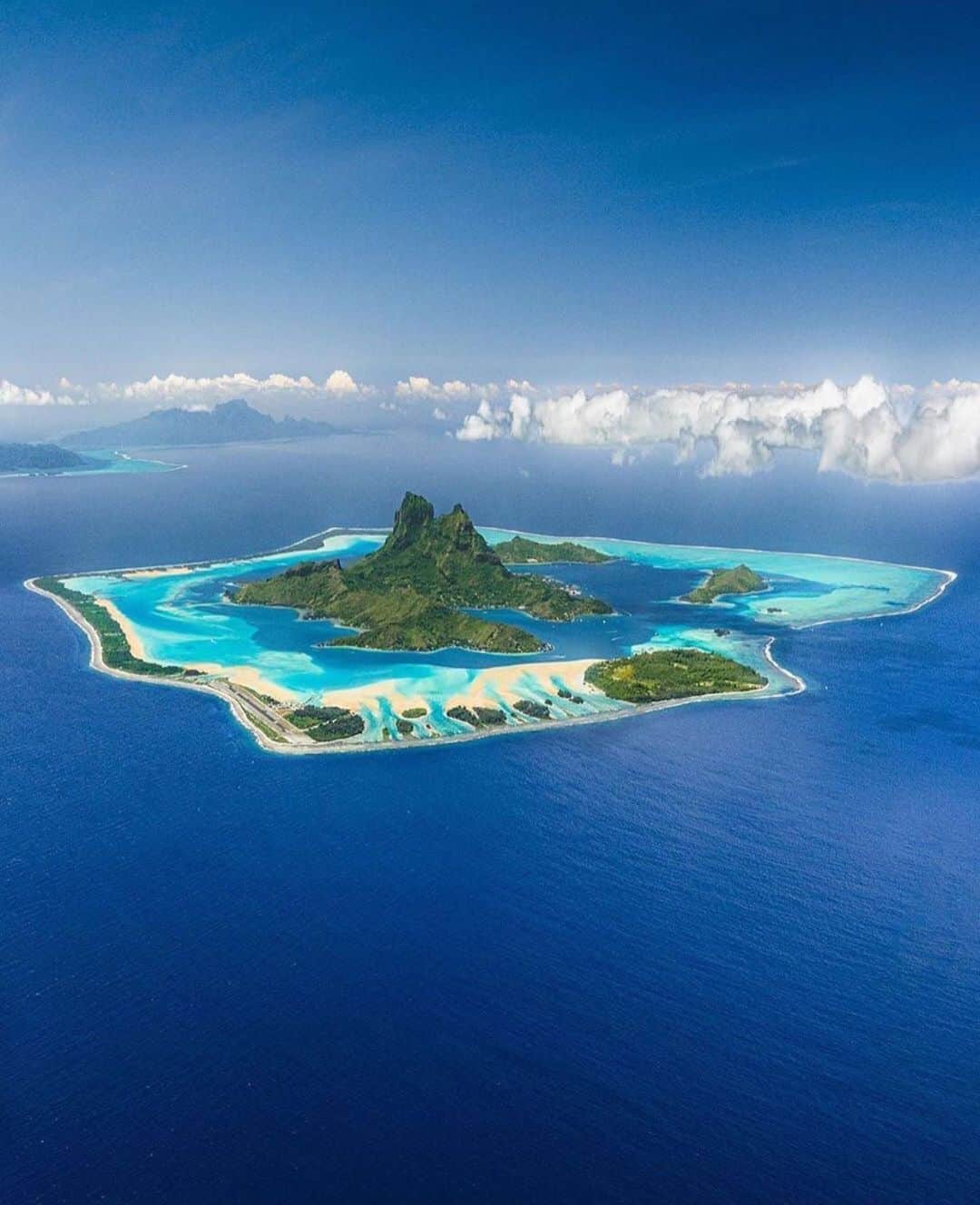 Wonderful Placesさんのインスタグラム写真 - (Wonderful PlacesInstagram)「Bora Bora is heaven on earth ✨😍😍😍✨ . Picture by ✨✨@braybraywoowoo✨✨ #wonderful_places for a feature 💙」12月6日 1時56分 - wonderful_places