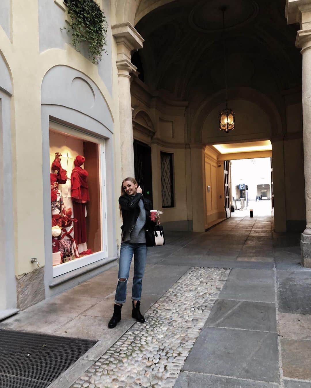 アレクサンドラ・ステパノワさんのインスタグラム写真 - (アレクサンドラ・ステパノワInstagram)「Italy 🇮🇹 Torino」12月6日 2時01分 - aleksandrastepanova