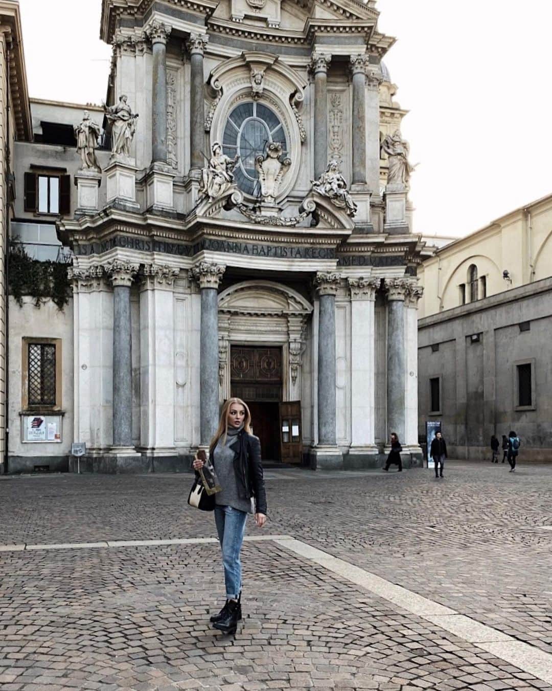アレクサンドラ・ステパノワのインスタグラム：「Italy 🇮🇹 Torino」