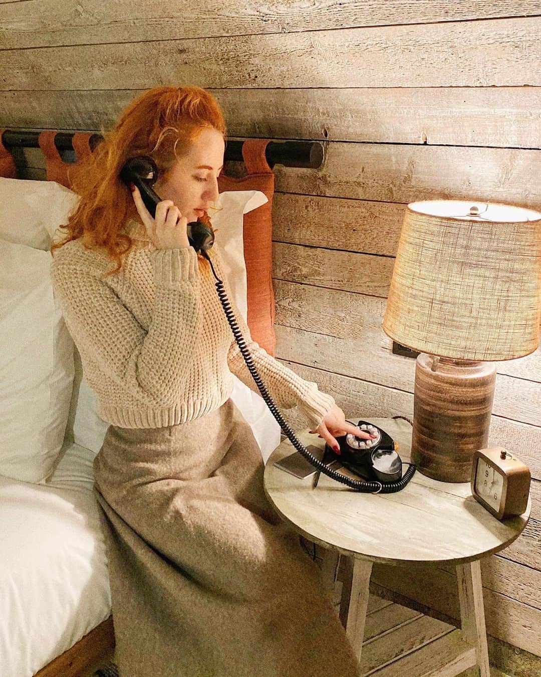 ベッキー・クルーエルのインスタグラム：「honeymoon hotline」