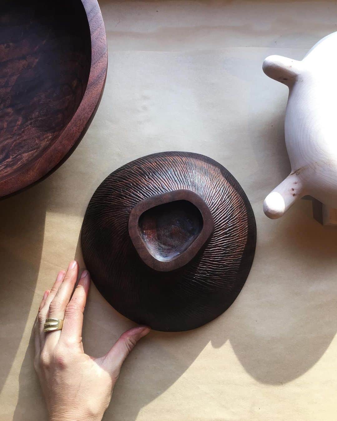 Ariele Alaskoのインスタグラム：「the textured underside of a hand carved walnut bowl」