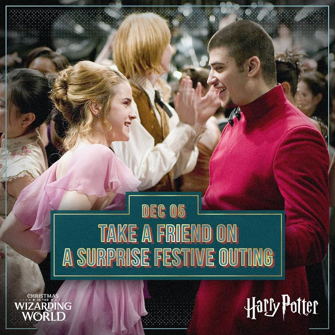 ハリー・ポッターさんのインスタグラム写真 - (ハリー・ポッターInstagram)「Celebrate the magic of the season and surprise a good friend. Are you following along with the #WizardingWorldChristmas acts of kindness calendar? Link in bio.」12月6日 2時18分 - harrypotter