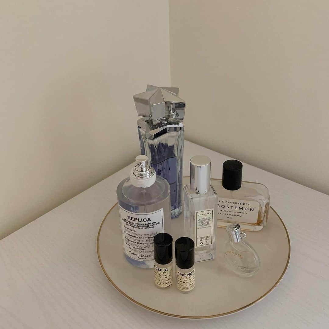 薮下柊さんのインスタグラム写真 - (薮下柊Instagram)「My fav perfumes 🌹 Everyday smells : #perfume  #香水」12月6日 2時24分 - __yabushita_shu__