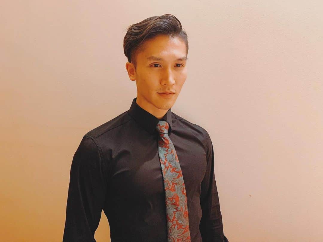 島村麗乃のインスタグラム：「﻿ ﻿ ﻿ ﻿ ﻿ ﻿ ﻿ PARTY﻿ ﻿ ﻿ ﻿ ﻿ ﻿ ﻿ ﻿ ﻿ #mistersupranational #supranational #mister #handsome #model #bestbody #spahoteljawor ﻿ #hoteljawor #shirt #suit @giacomo_conti_polska #giacomoconti #giacomocontipolska  @giacomopl #giacomoconti #giacomocontipolska #tie」
