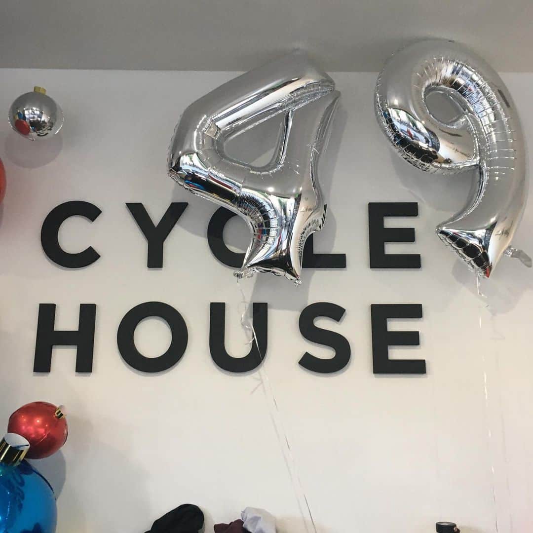 カレンザンボスビンテージクチュールのインスタグラム：「Thanks @randibalvanz for reminding me this is the last DAY of my 40’s! A special thank you to @nichelle and @aaronhines for kicking my ass everyday! #49 #cyclehouse」