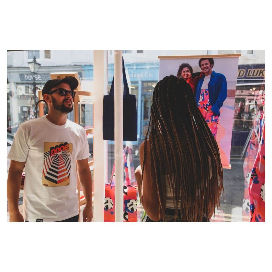 アヌーシュカのインスタグラム：「Obsessed with @lucyandyak 💖」