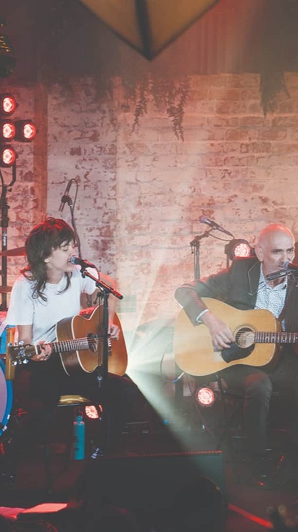 コートニー・バーネットのインスタグラム：「new album 'MTV Unplugged (Live in Melbourne)' is available for pre-order on vinyl and up on streaming services now. 🌹🌹thank you to @PaulKellyOfficial for joining me in this cover of Charcoal Lane by @archieroachmusic ❤️」