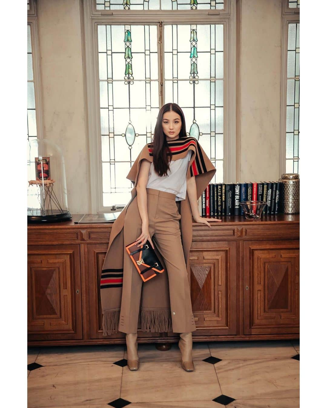 가로수길 , Seoulさんのインスタグラム写真 - (가로수길 , SeoulInstagram)「WORK 📸📸 Shoot for @burberry 🔥🔥💥 버버리 싱가폴팀과  런던에서 촬영한 스트리트 스타일 컷 . .  #instafashion #파리 #東京 #서울패션위크 #sfw #오오티디 #nyc #koreafashion #패션그램 #womenswear #nyfw #데일리그램 #outfit #ootd #street #streetfashion #streetphoto #가로수길 #이태원 #사진 #스트릿패션 #모델 #wiwt #nyfw #pfw」12月6日 12時36分 - jaylim1