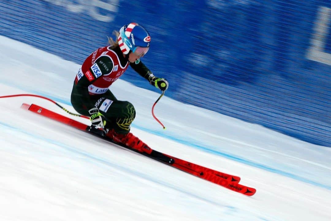 ミカエラ・シフリンのインスタグラム：「It’s simple - just point and shoot...right?! 😅🥴 📺: 2:30pm EST - @olympicchannel /11pm EST - @nbcsports #worldcuplakelouise #weareskiing @ikonpass #ikonpass」