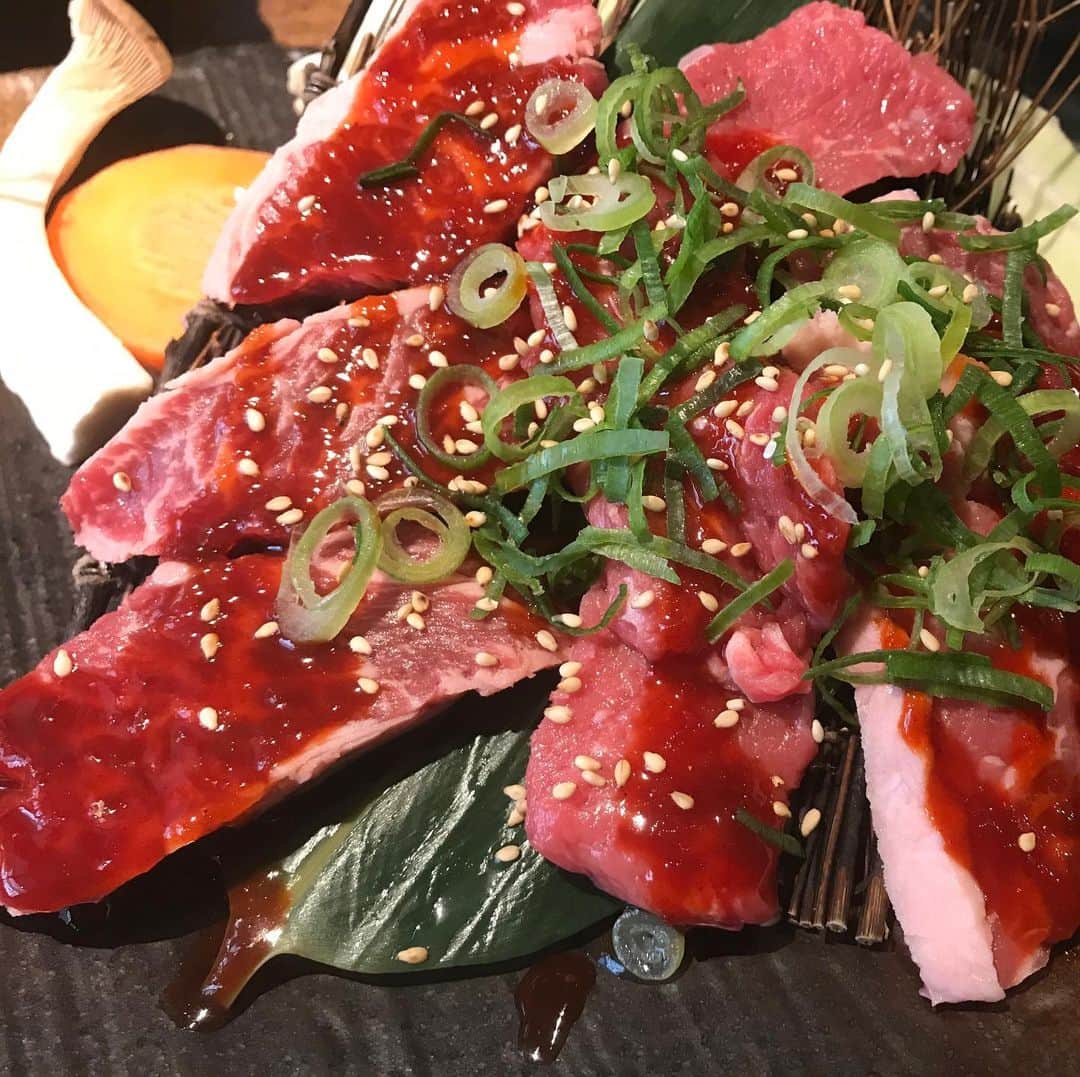 中野耕史のインスタグラム：「‪三男が頑張ったご褒美にお昼ご飯は食べたい物を言ってと伝えたら「肉！！焼きながら食べたい！！！」との事🍖🍗🥓‬ ‪焼きながら食べて千円前後って本当に助かります😊‬ ‪美味しくて家族も大満足🙏‬ ‪#肉の入江 #神戸 ‬」