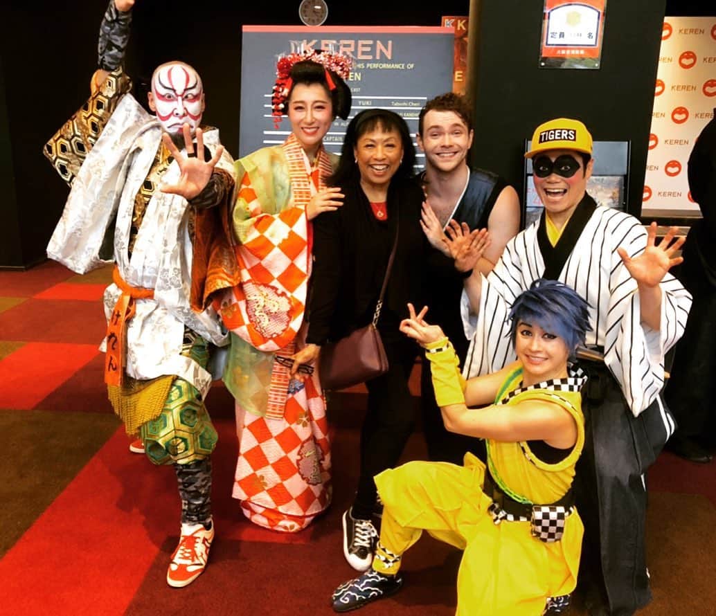 伊東愛のインスタグラム：「Happy birthday to the most beautiful and wonderful women @baayork ✨🎂✨💐 You are inspiring me and everyone all over the world. Thank you for sharing your big love and happy energy. Thank you for letting us to have dream. I learned from you that there is life in any dream I have. That there is hope in a dream. You have no idea how many people you have saved and I am one of them. I feel so happy and lucky you are in my life. Big big love from Japan❤️ 私が世界で1番心から尊敬して憧れている女性の1人、ブロードウェイの文字通り正真正銘のレジェンド、バイヨーク❤️お誕生日おめでとうございます🎂🎊世界中の方々に刺激と信じられないような影響力を与え続けていらっしゃるバイヨーク✨いつも溢れるほどの大きな大きな愛と勇気と物凄いハッピーエナジーを与えて下さり本当にありがとうございます✨私はあなたと出会い、夢を持つ事を怖がる必要がないことを知りました。人生はいつも夢の中にあると✨一体どれほどの人たちがあなたに救われてきたのでしょう。私も間違いなくその1人です。あなたが私の人生の中にいてくださることを心から幸せで本当に幸運に思っています。バイヨークと出逢わなければきっと私は今頃違う世界を見ていました。いつもバイヨークが笑顔でいられますように✨心からの愛を日本からも❤️❤️❤️」