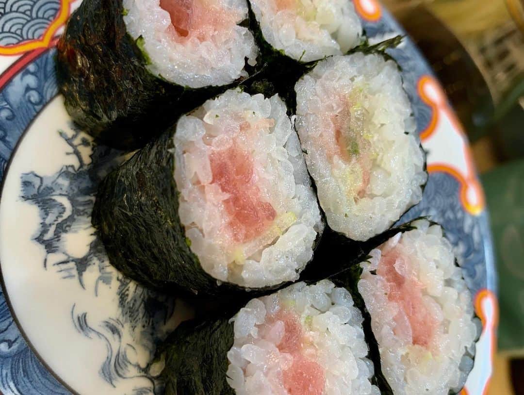 武内裕之さんのインスタグラム写真 - (武内裕之Instagram)「I love TUNA 🍣  #sushi #tuna #tsukiji #tokyo #japan」12月6日 13時29分 - takechanneeel
