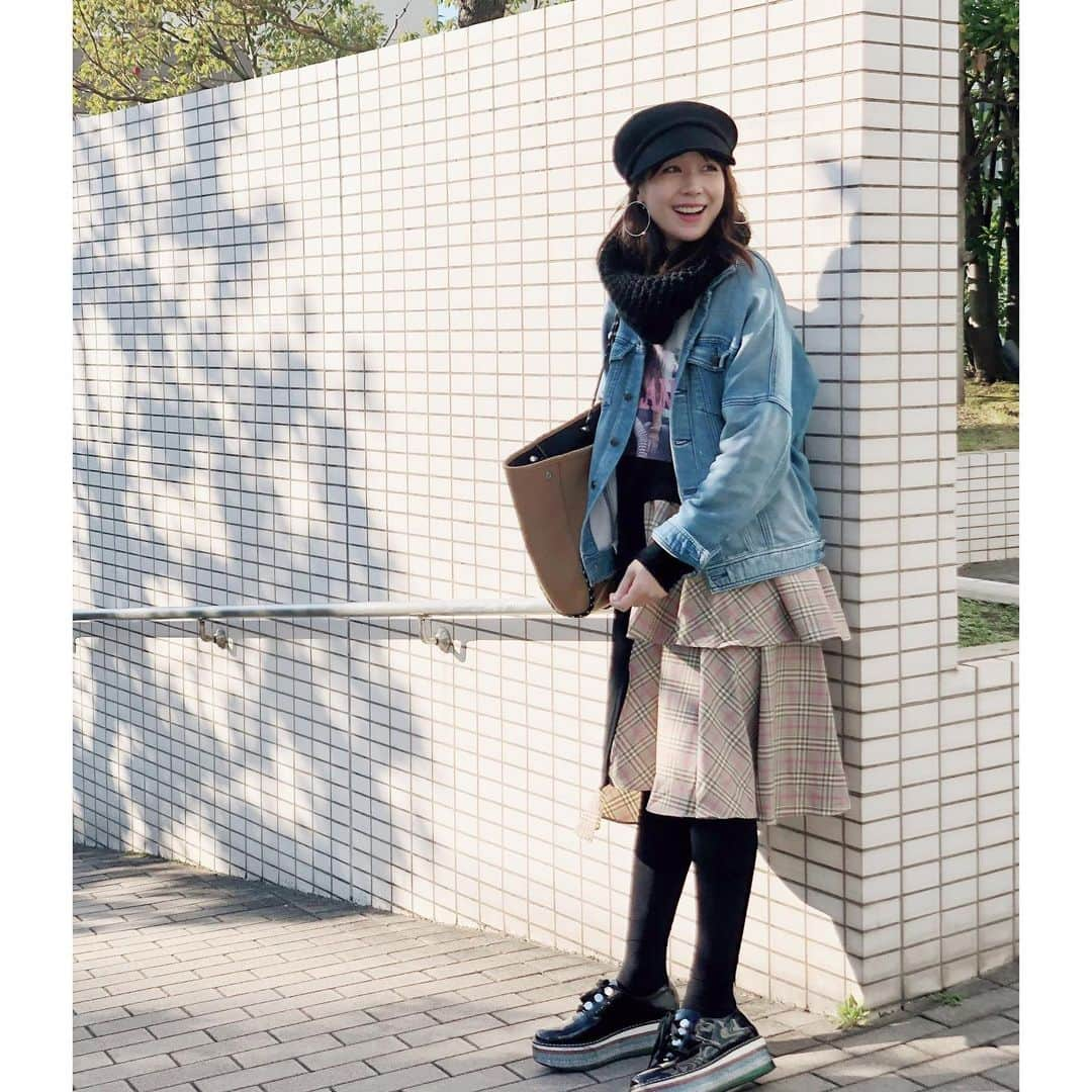 相沢まきさんのインスタグラム写真 - (相沢まきInstagram)「ちょっと若すぎるかなー でも、一目惚れしてしまった @7things.official のワンピース。 着てみたら、、やっぱり若かった😂 でも可愛いから着ちゃう😁 可愛いけど半袖がネックだなと思っていたら、何故か届いたら長袖だったミラクル👀 結果良かった👍 今日は15:46〜TeNY夕方ワイド新潟一番の生放送に出演します❤️ #7things #ワンピースコーデ」12月6日 13時38分 - maki_aizawa0414