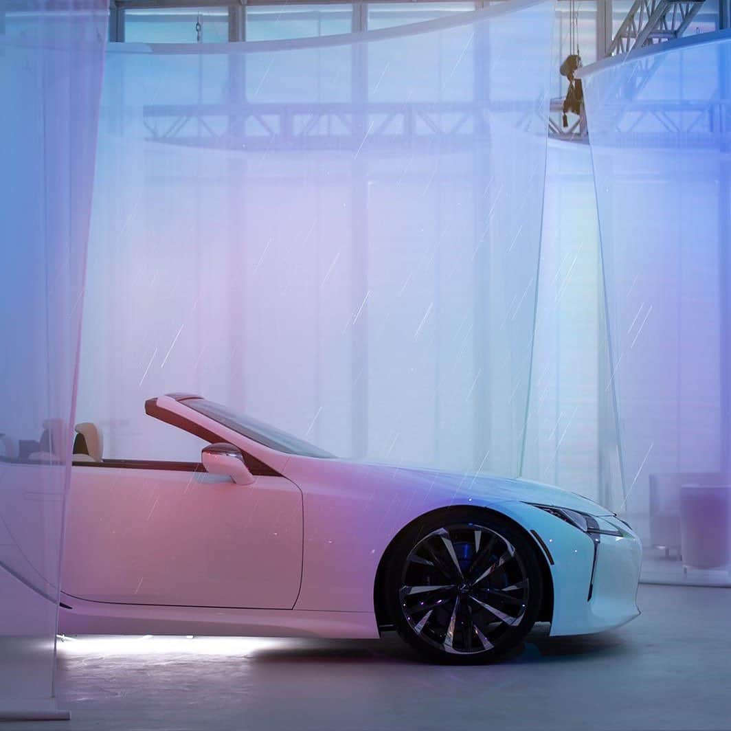 Lexus USAのインスタグラム：「Join us as the official @DesignMiami automotive partner and experience designer @naonow’s fusion of the #LexusLCC C Concept as it sits under our sunshower installations.  #BeyondTheRoad #LexusDesign #DesignMiami📸: @thismintymoment」