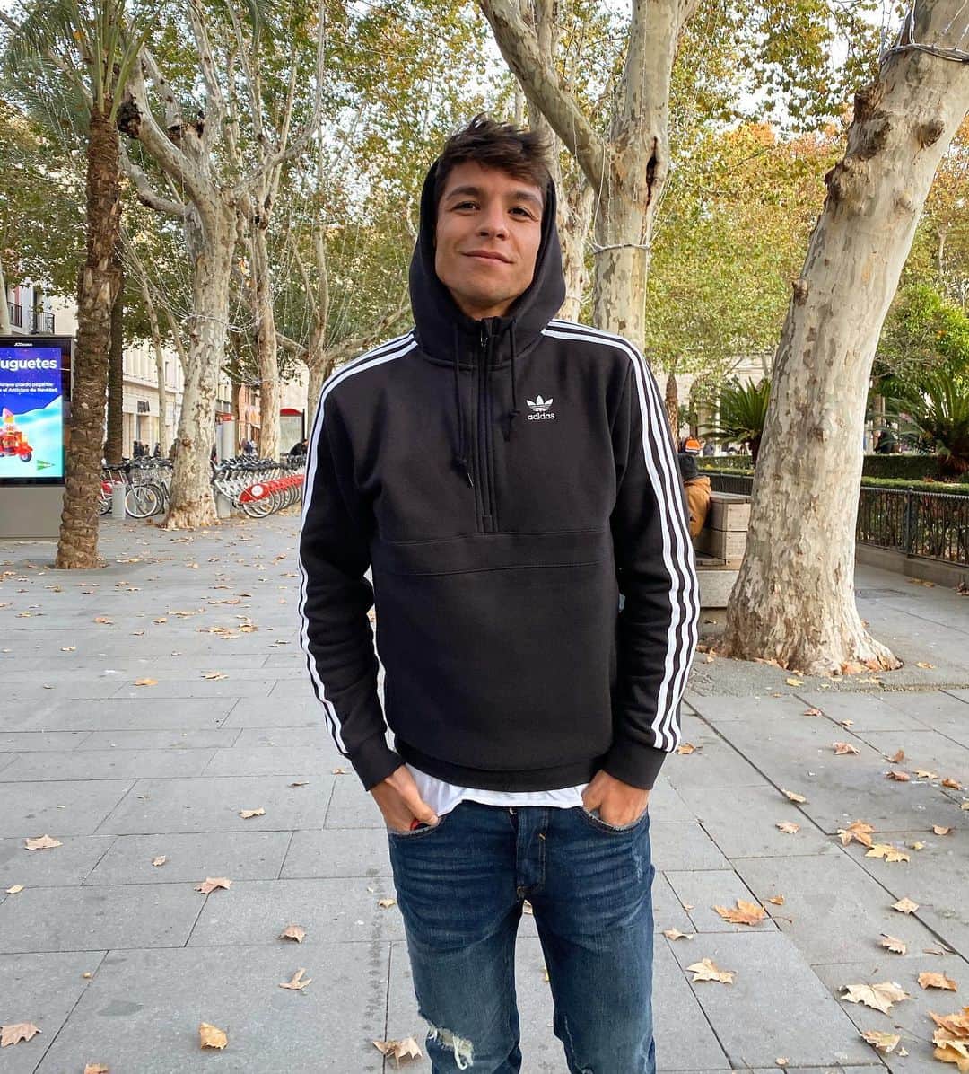 オリベル・トーレスのインスタグラム：「Sevilla 🍂 @patrigoe 📸」
