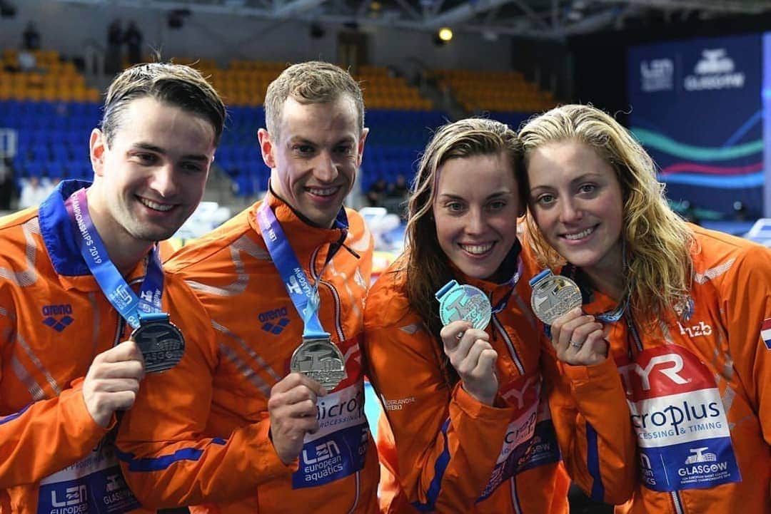 フェムケ・ヘームスケルクのインスタグラム：「PLAKJESDAG! 🤩🥈 💪🌟🔥🧡 What a fun event this relay is!! Super happy to come away with a silver medal. . . . #Plakjesdag #Glasgow #Silver 📸 : @knzb & @jokleindl」