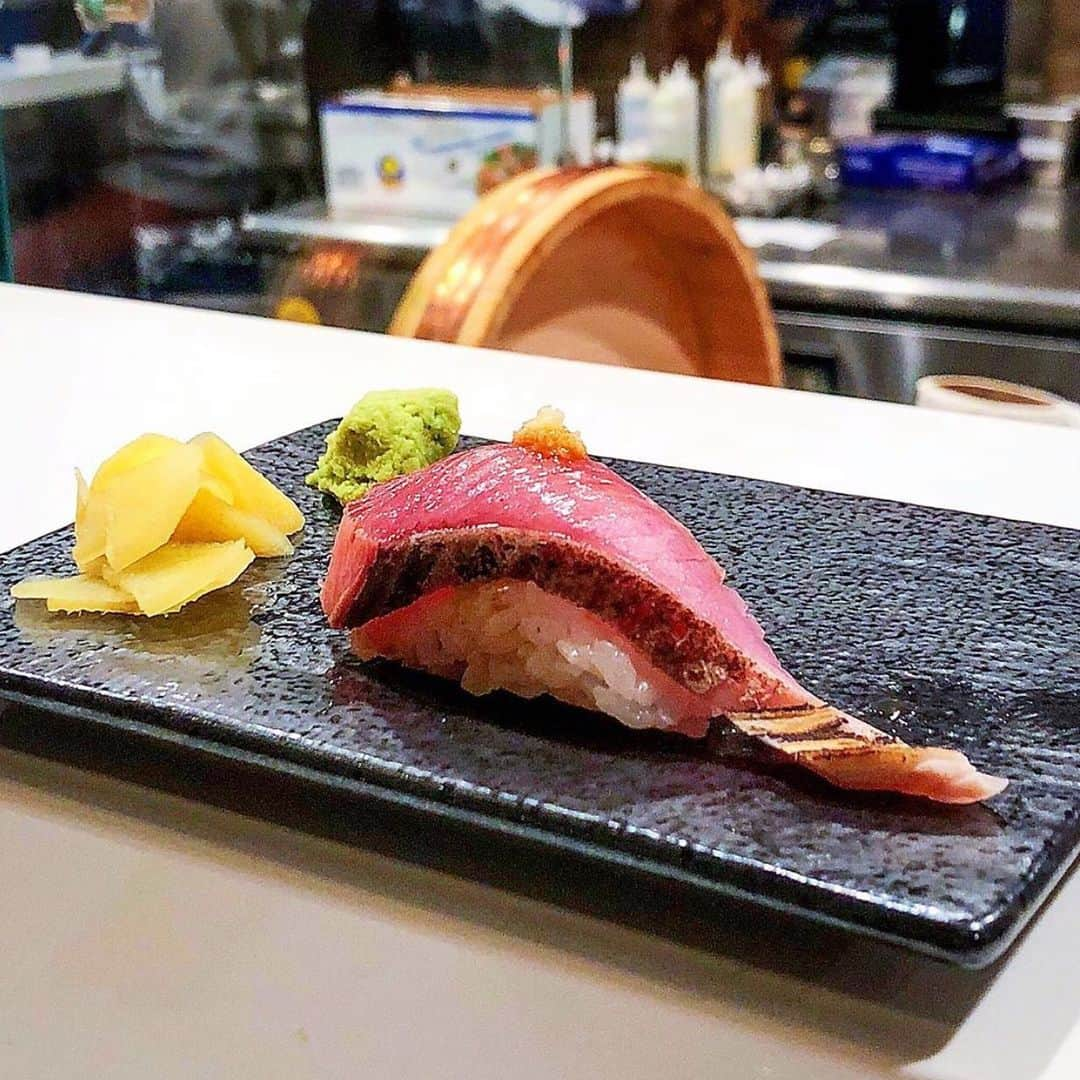 Eater LAさんのインスタグラム写真 - (Eater LAInstagram)「Meiji maguro nigiri from the newly opened @sushiyuen_. 📸: @munchiesandmusic. Hashtag #eaterla on your best photos for a chance to be featured.」12月6日 5時30分 - eater_la