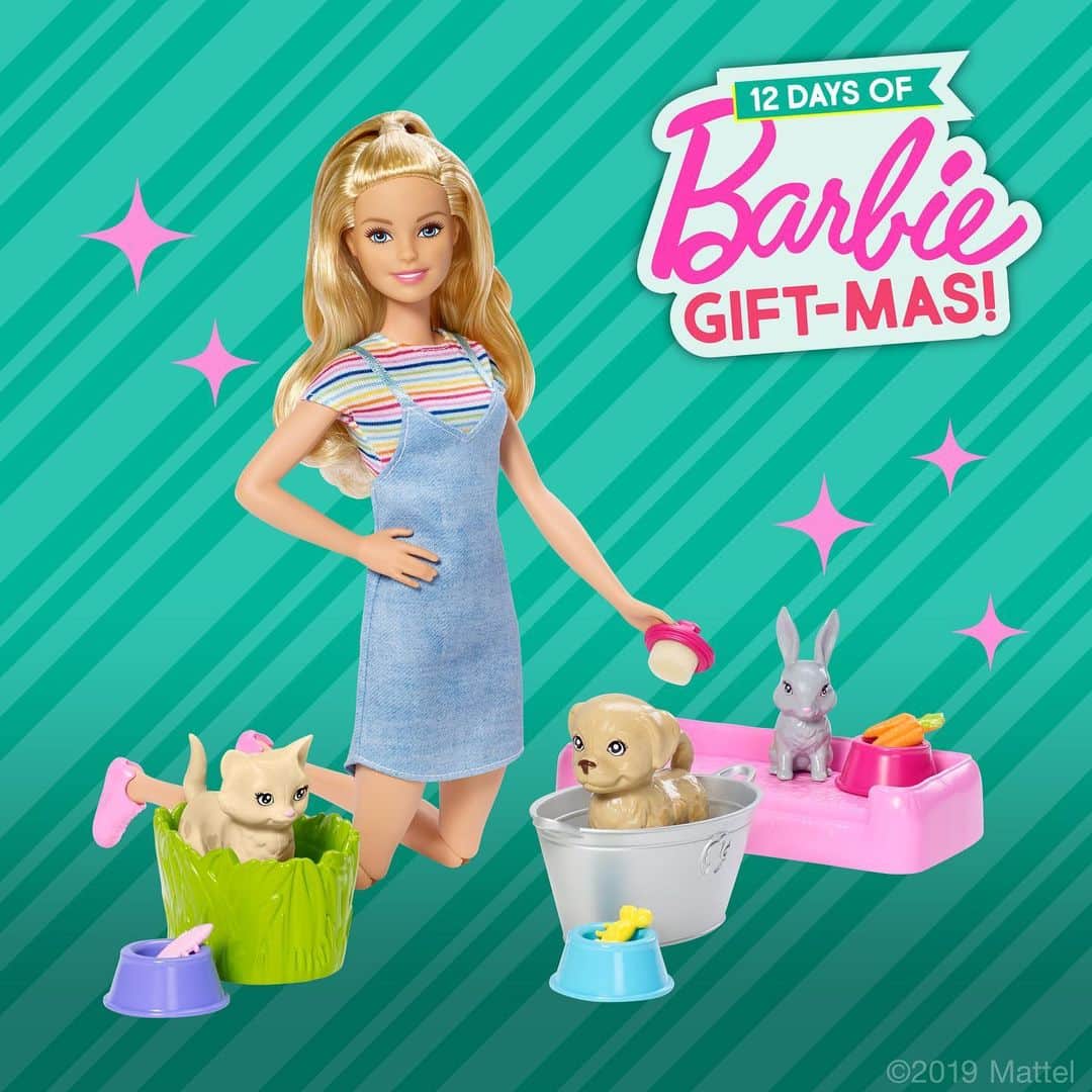 バービーさんのインスタグラム写真 - (バービーInstagram)「Add a sprinkle of pink to her wish list with 12 #Barbie holiday picks. 💕🎁✨⁣⁣ ⁣⁣ On the first day of #BarbieGiftmas, encourage your pet-lover to care for animals with the Barbie Play N Wash Pets Playset.」12月6日 5時36分 - barbie
