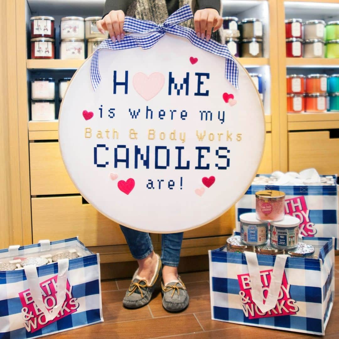 Bath & Body Worksさんのインスタグラム写真 - (Bath & Body WorksInstagram)「❣️GIVEAWAY ALERT❣️ We know how much you ❤️ Candles & we ❤️ you, so 🔟 lucky Candle fans will win 2 EXCLUSIVE Bath & Body Works wall décor – one for you & one to share with your Candle-loving BFF! You have until Friday, 12/6 to enter. Here’s how: 1️⃣Follow @bathandbodyworks 2️⃣Like this post 3️⃣Tag your BFF in the comments & include #sweepstakes  No purchase necessary. US res, age of maj. Ends 12/6/19. Void where prohibited. (Not void in New Jersey.) Link to rules in bio.」12月6日 6時00分 - bathandbodyworks