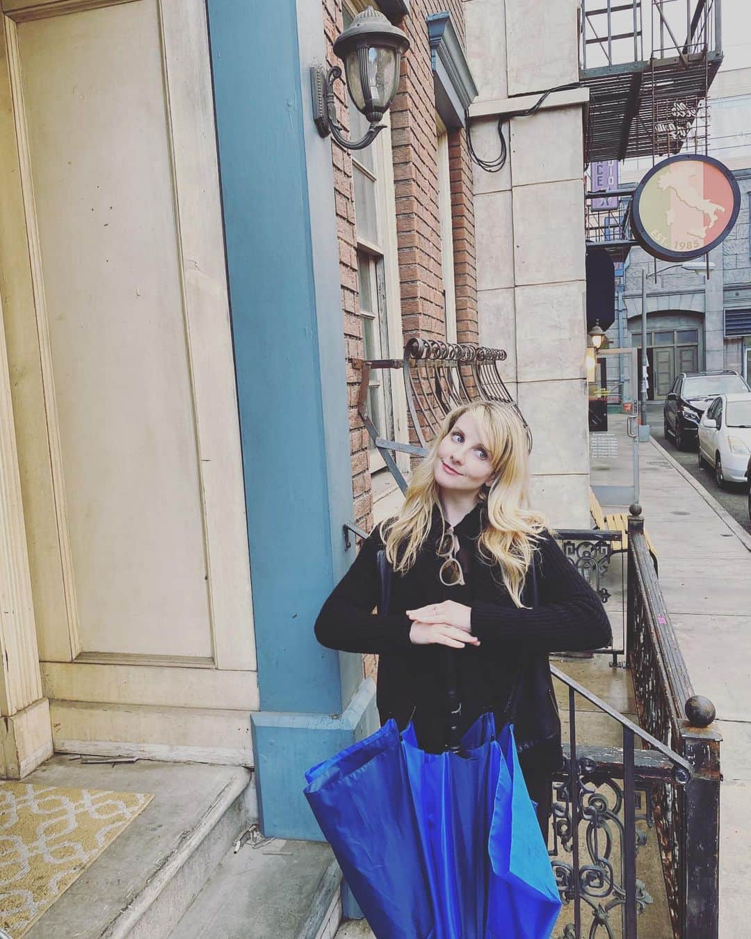 メリッサ・ラウシュのインスタグラム：「New York City or Fake New York City? 🍎」