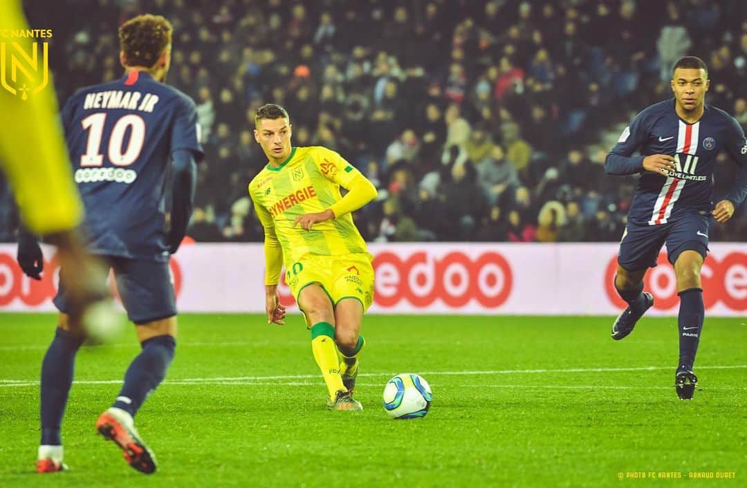 アンドレイ・ジロットのインスタグラム：「Match difficile, mais nous serons plus forts pour la prochaine bataille! Allez @fcnantes #allezfcnantes  #adidasfootball #gloriadeusportudo」