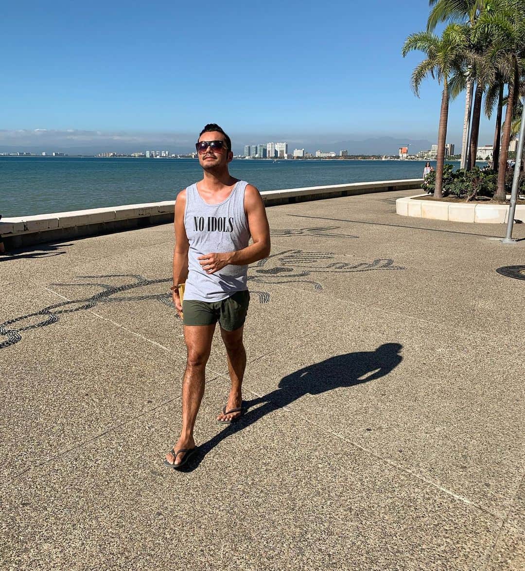 アンソニー・ラモスのインスタグラム：「Soaking up the last rays of vacation ☀️」