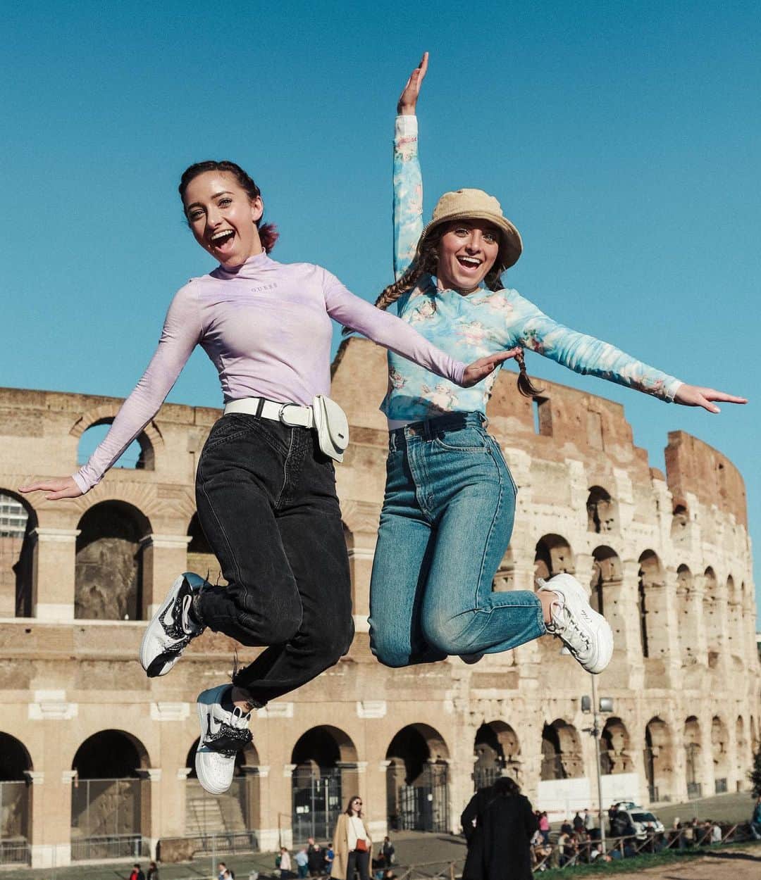 Brooklyn and Baileyさんのインスタグラム写真 - (Brooklyn and BaileyInstagram)「Will always and forever take jumping pics when we travel」12月6日 6時33分 - brooklynandbailey