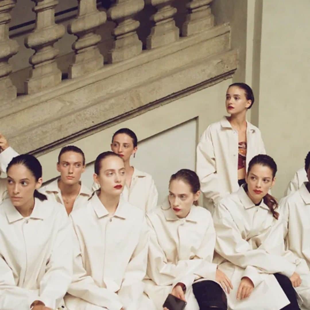 のインスタグラム：「Behind the scenes at the Jil Sander women's spring/summer fashion 2020 show by Lina Scheynius. Shop the new arrivals online now. @linascheynius @jilsander #jilsander」