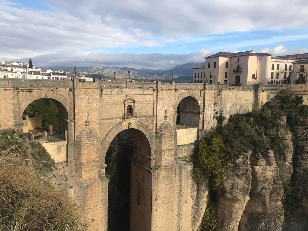 トームさんのインスタグラム写真 - (トームInstagram)「The #PuenteNuevo Bridge from 1793 in the El Tajo Gorge In #Ronda #Malaga #Andalucia #Spain」12月6日 6時59分 - tomenyc