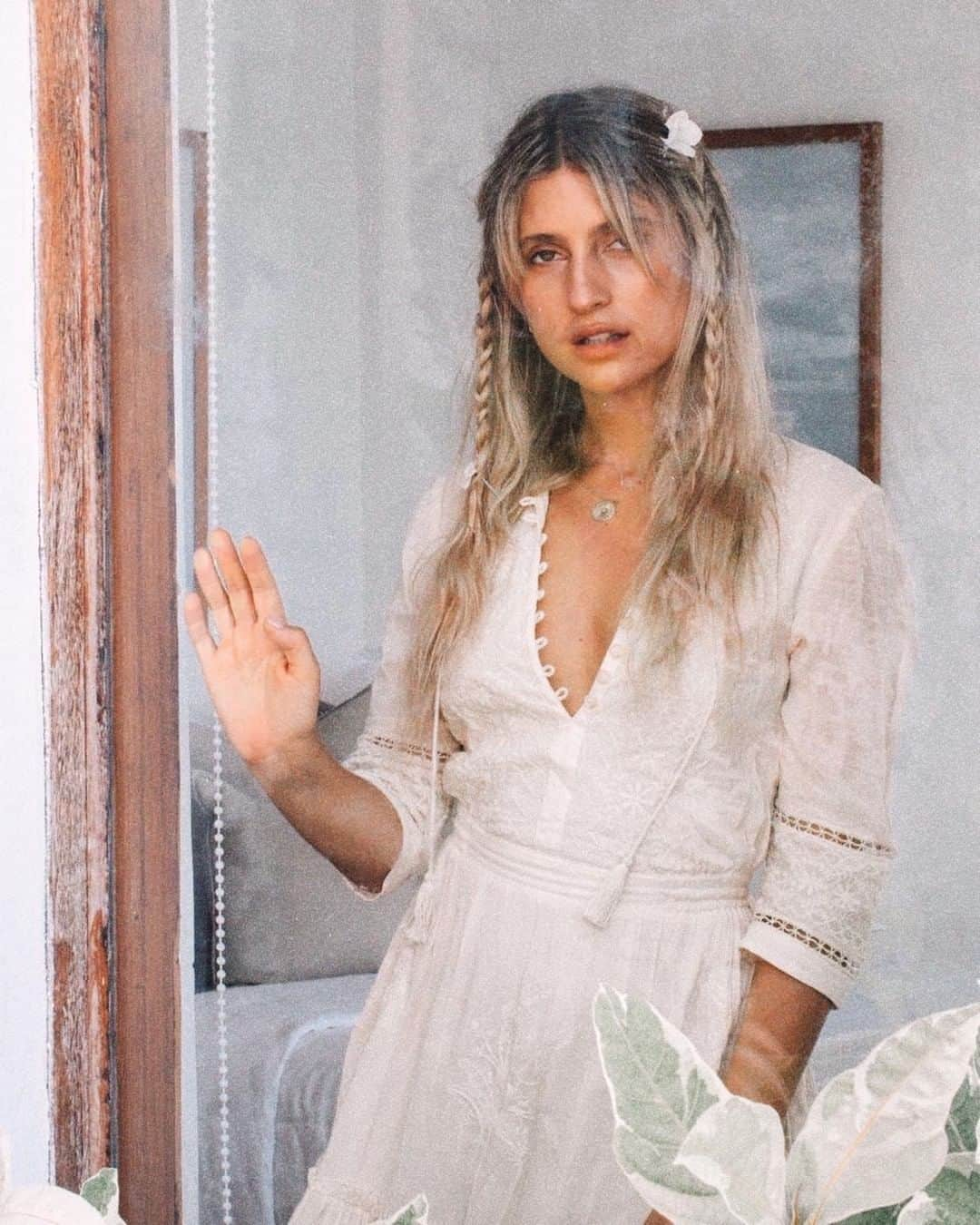 SPELLさんのインスタグラム写真 - (SPELLInstagram)「What a vision 🕊 angelic beauty @nataschaelisa in our Loves Me Not Garden Party Dress 📷 @wezlew」12月6日 7時00分 - spell