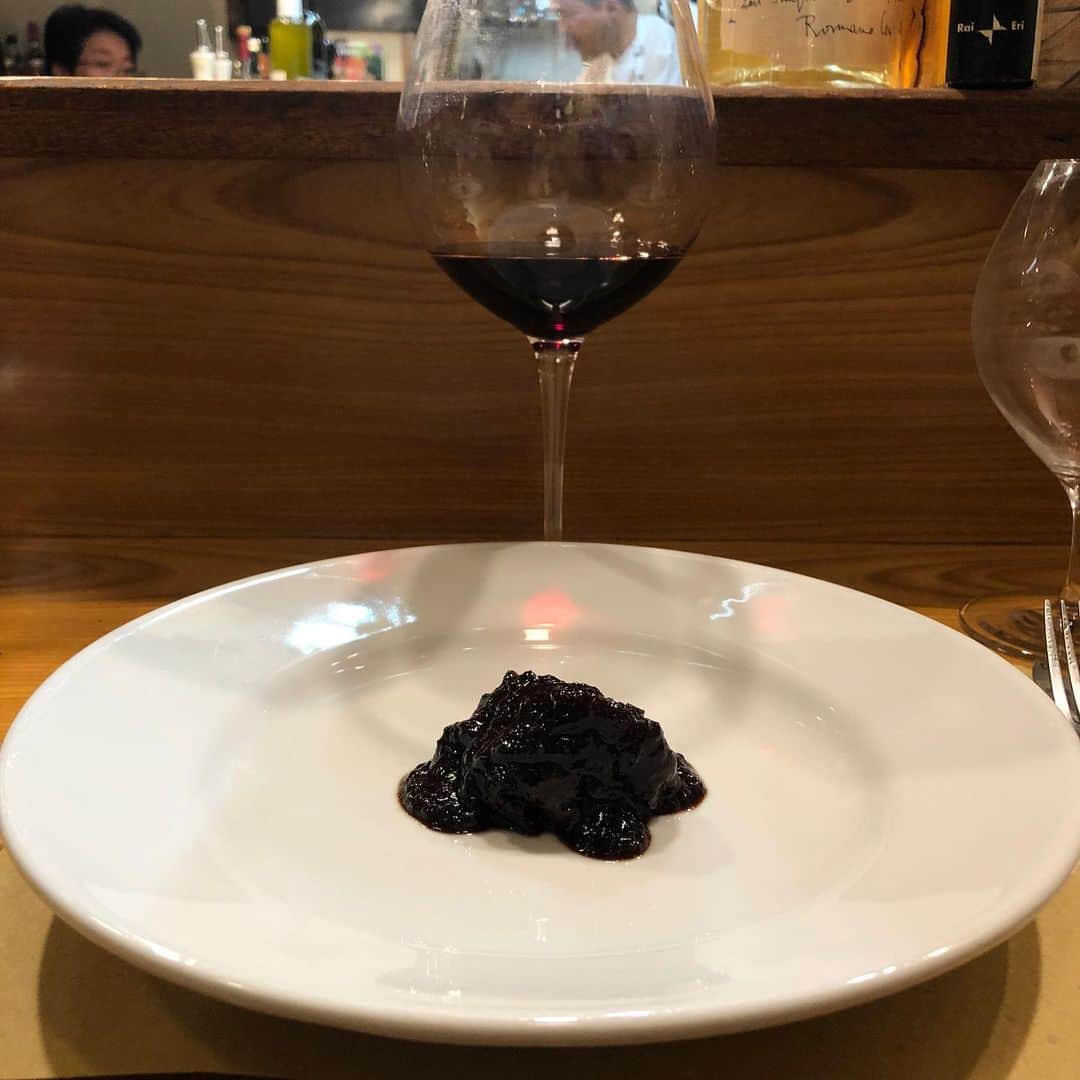 行正り香さんのインスタグラム写真 - (行正り香Instagram)「久しぶりにメゼババで高山シェフのごはんをいただきました。素材の選び方、ワインとの合わせ方、調理のコツ、そしてカウンターの中から見える笑顔、そのすべてが格別で、忘れない夜となりました。#行正り香 #rikayukimasa#メゼババ#イタリアン#高山大シェフ#夜ごはん」12月6日 7時20分 - rikayukimasa