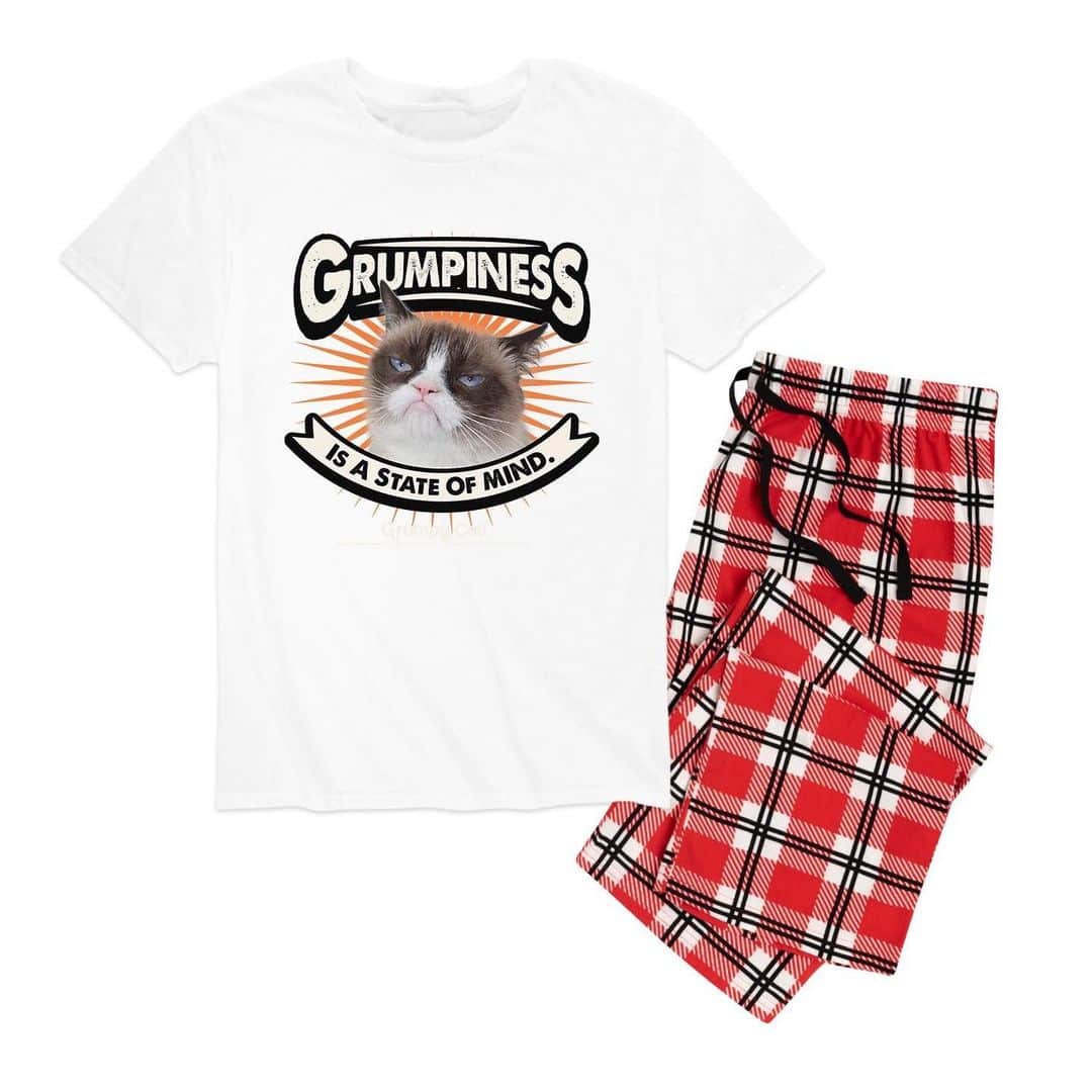 Grumpy Catさんのインスタグラム写真 - (Grumpy CatInstagram)「All NEW Grumpy Cat Holiday PJ’s for Men, Women, and Kids available NOW!! Check Grumpy Cat’s insta-story to order, or go to https://napchatpjs.com/search?q=grumpy+cat&type=product #Christmas #Gift #giftideas #gifts #pajamas #presents #present #holiday #holidays #holidayseason」12月6日 7時15分 - realgrumpycat