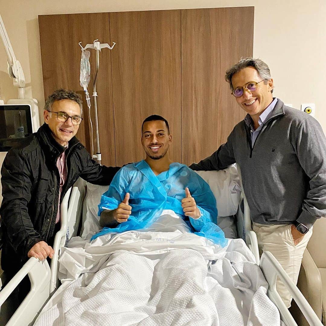 ルベン・ヴェソのインスタグラム：「Todo ha salido bien con la operación y ya estoy en casa con mi familia 😄 . Gracias a todos por los mensajes de ánimo y apoyo. Un obstáculo más, que como siempre, iré superarlo y volver más fuerte que nunca 💪🏽 un abrazo grande a todos y gracias una vez más ❤️」