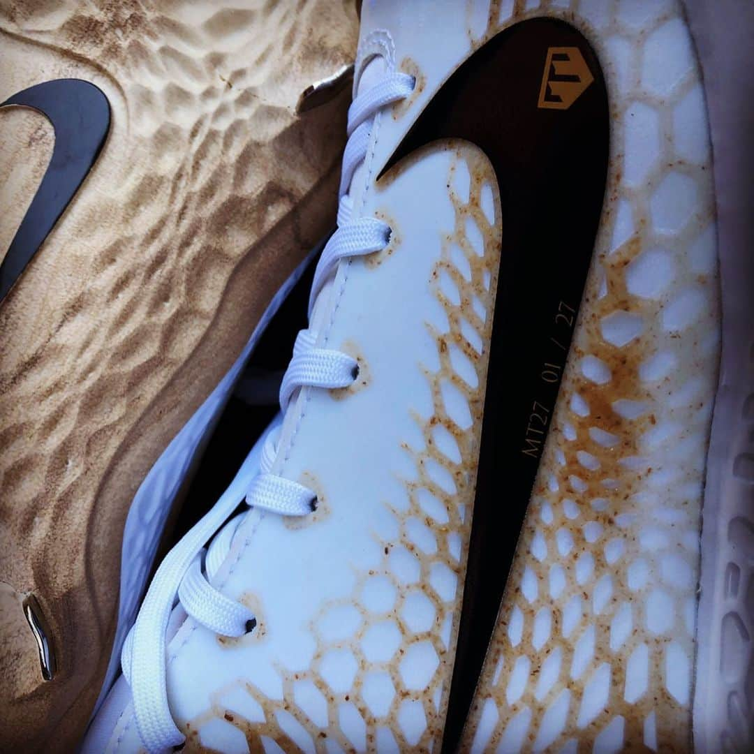 マイク・トラウトさんのインスタグラム写真 - (マイク・トラウトInstagram)「@oldhickorybat x @nikebaseball at full draw with these...」12月6日 7時48分 - miketrout