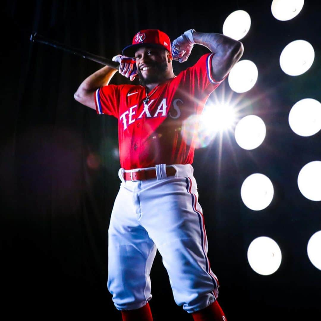 デライノ・デシールズ・ジュニアのインスタグラム：「Yesterday was dope. 📸: @kellyspics3 #togetherwe #fridayreds」